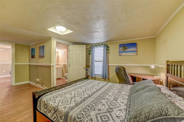 1206 17th Street B, Galveston, TX 77550