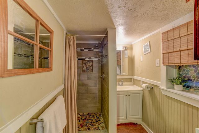 1206 17th Street B, Galveston, TX 77550