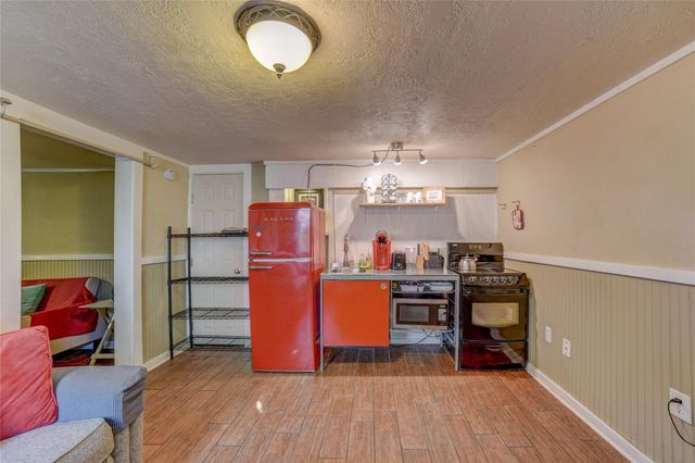1206 17th Street B, Galveston, TX 77550