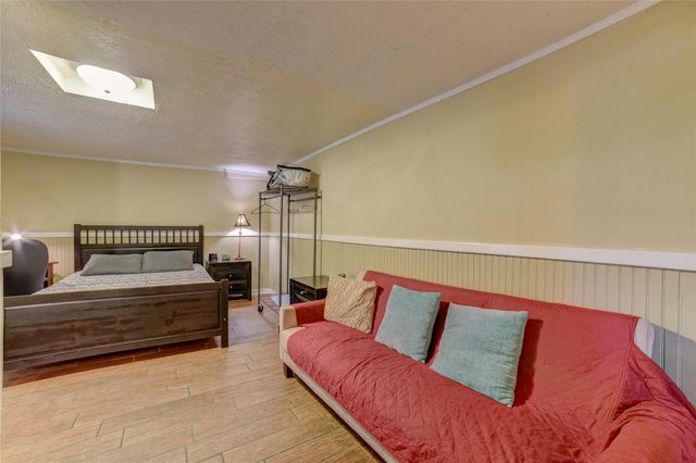 1206 17th Street B, Galveston, TX 77550