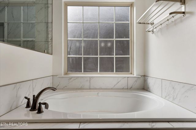 10356 Harrison Springs Lane, Knoxville, TN 37932