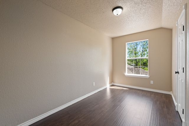 1103 Chase Avenue, Cleburne, TX 76031