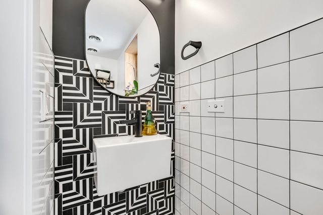 2415 Lake Avenue, Wilmette, IL 60091