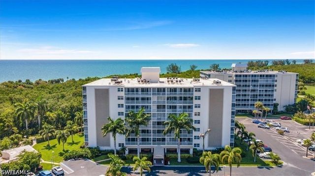 3 Bluebill AVE 207, Naples, FL 34108