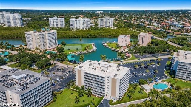 3 Bluebill AVE 207, Naples, FL 34108