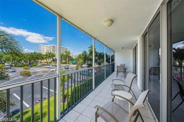 3 Bluebill AVE 207, Naples, FL 34108