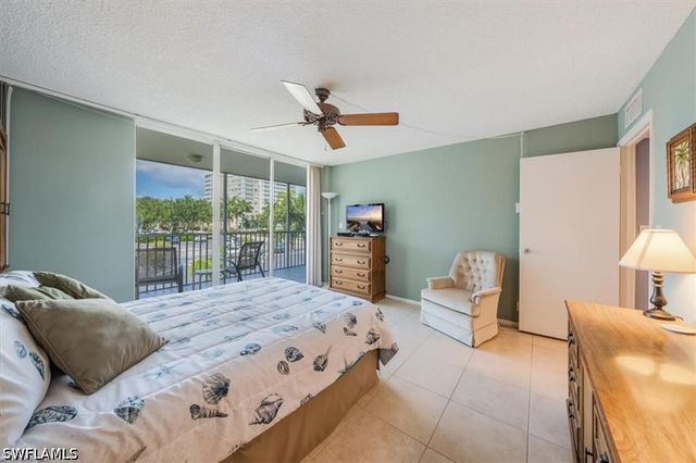 3 Bluebill AVE 207, Naples, FL 34108
