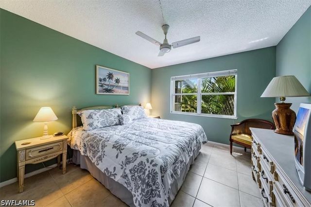 3 Bluebill AVE 207, Naples, FL 34108