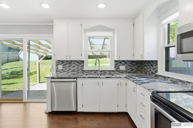 706 N 72nd Street, Omaha, NE 68114