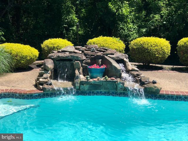 114 CONNOR CT, Burlington, NJ 08016