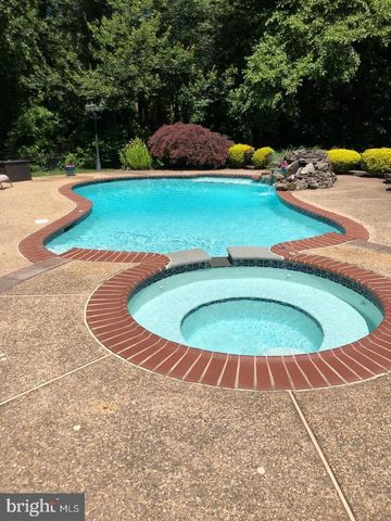 114 CONNOR CT, Burlington, NJ 08016