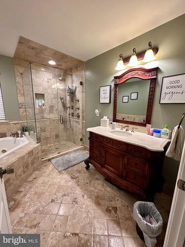 114 CONNOR CT, Burlington, NJ 08016