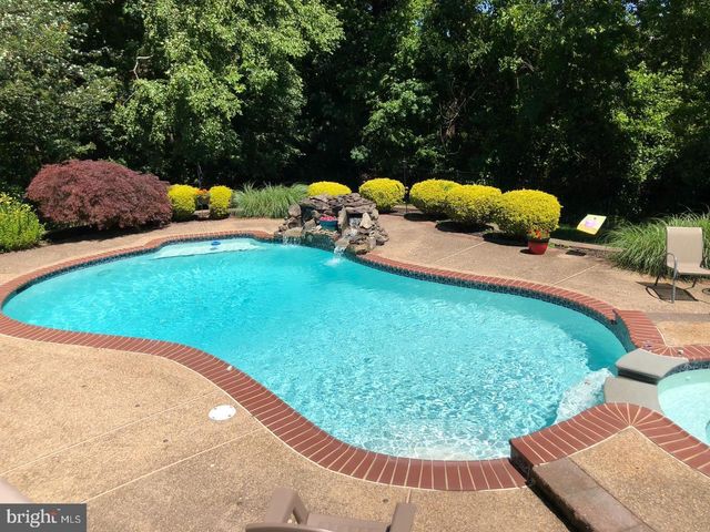 114 CONNOR CT, Burlington, NJ 08016