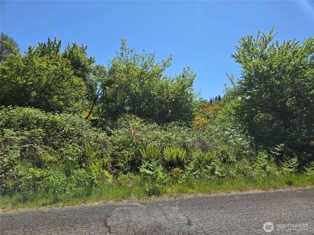 212 XX SE 214th Street, Maple Valley, WA 98038
