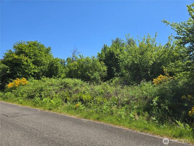 212 XX SE 214th Street, Maple Valley, WA 98038
