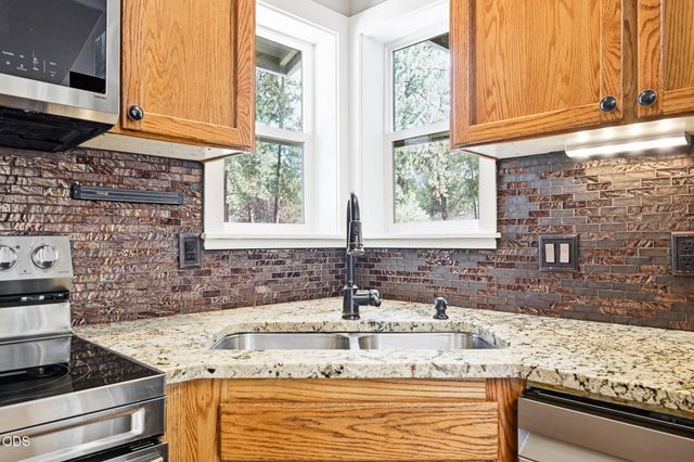 19637 Poplar Street, Bend, OR 97702