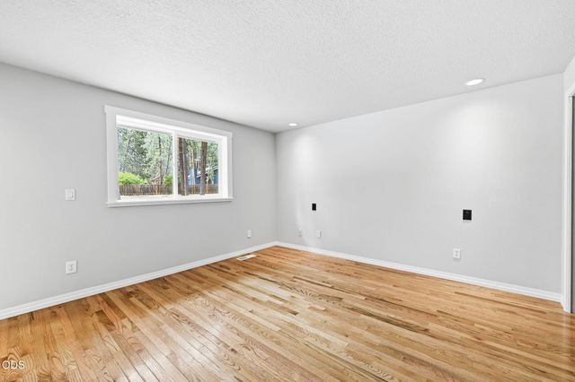 19637 Poplar Street, Bend, OR 97702