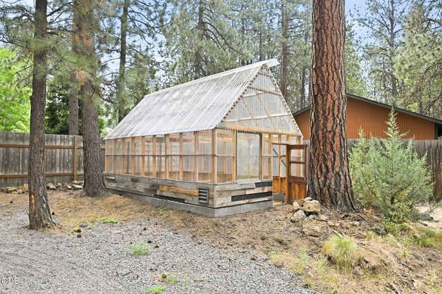 19637 Poplar Street, Bend, OR 97702