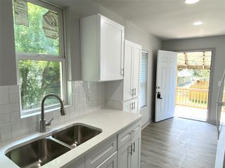 313 S 3rd Street, La Porte, TX 77571