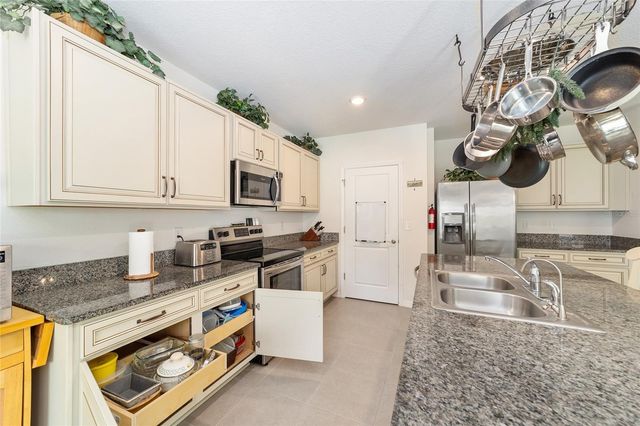 4996 NE 14TH PLACE, Ocala, FL 34470