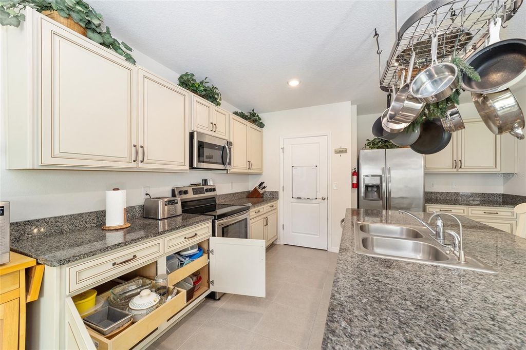 Image 12 of property listing at 4996 NE 14TH PLACE, Ocala, FL 34470