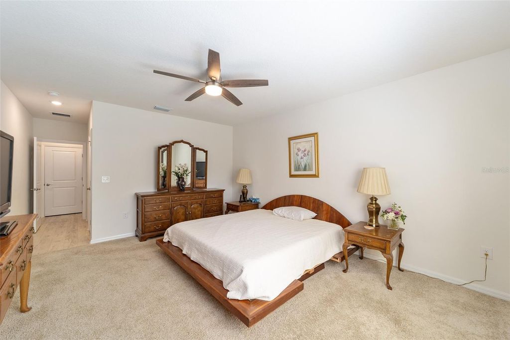 Image 17 of property listing at 4996 NE 14TH PLACE, Ocala, FL 34470