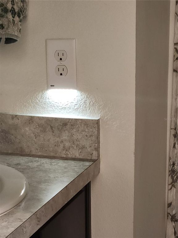 Image 24 of property listing at 4996 NE 14TH PLACE, Ocala, FL 34470