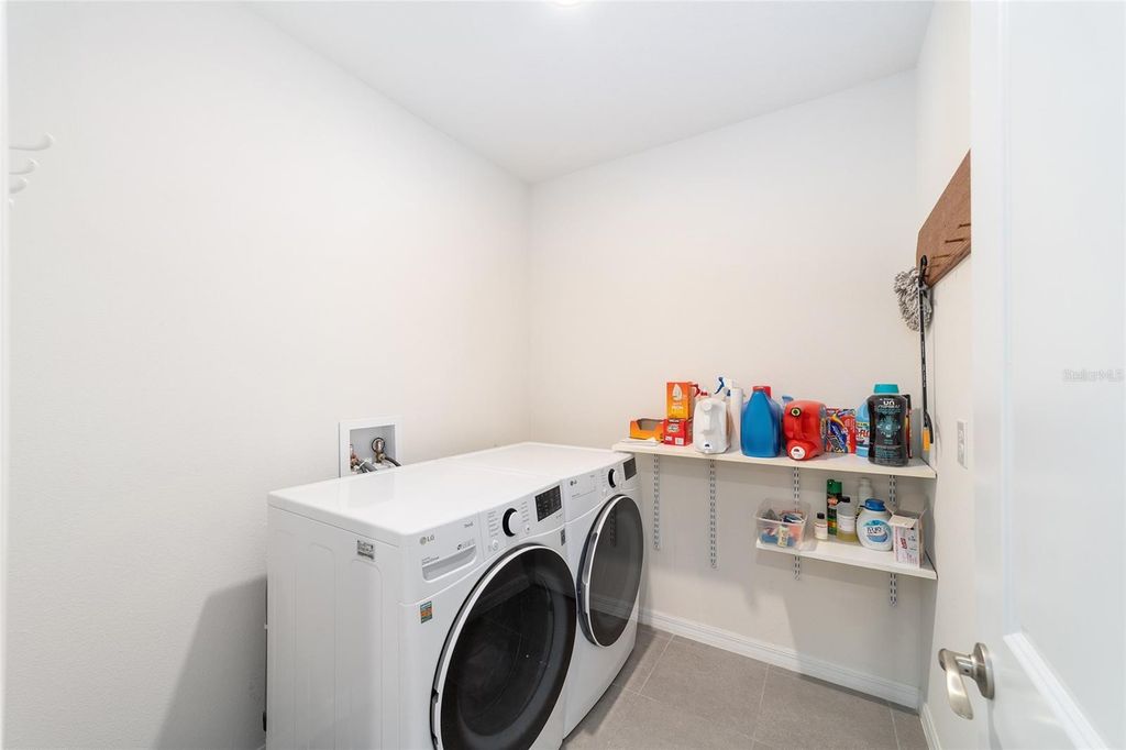 Image 30 of property listing at 4996 NE 14TH PLACE, Ocala, FL 34470