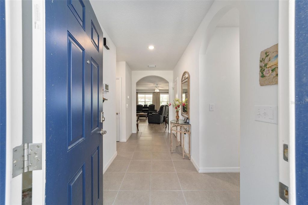 Image 5 of property listing at 4996 NE 14TH PLACE, Ocala, FL 34470