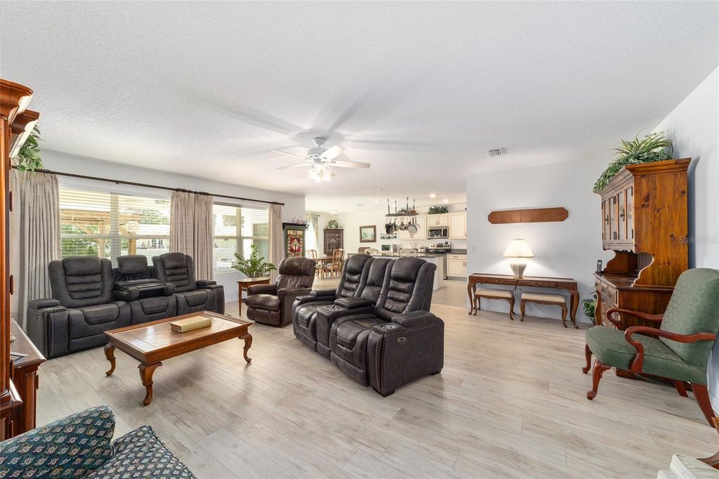 Image 7 of property listing at 4996 NE 14TH PLACE, Ocala, FL 34470