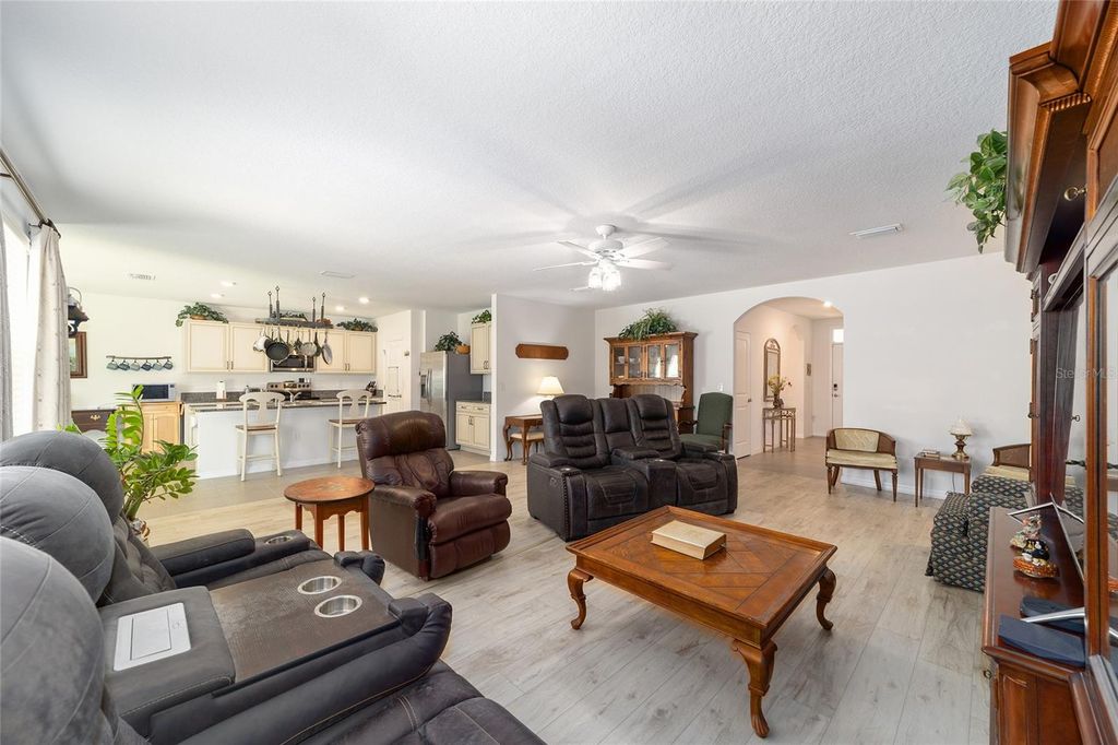 Image 8 of property listing at 4996 NE 14TH PLACE, Ocala, FL 34470