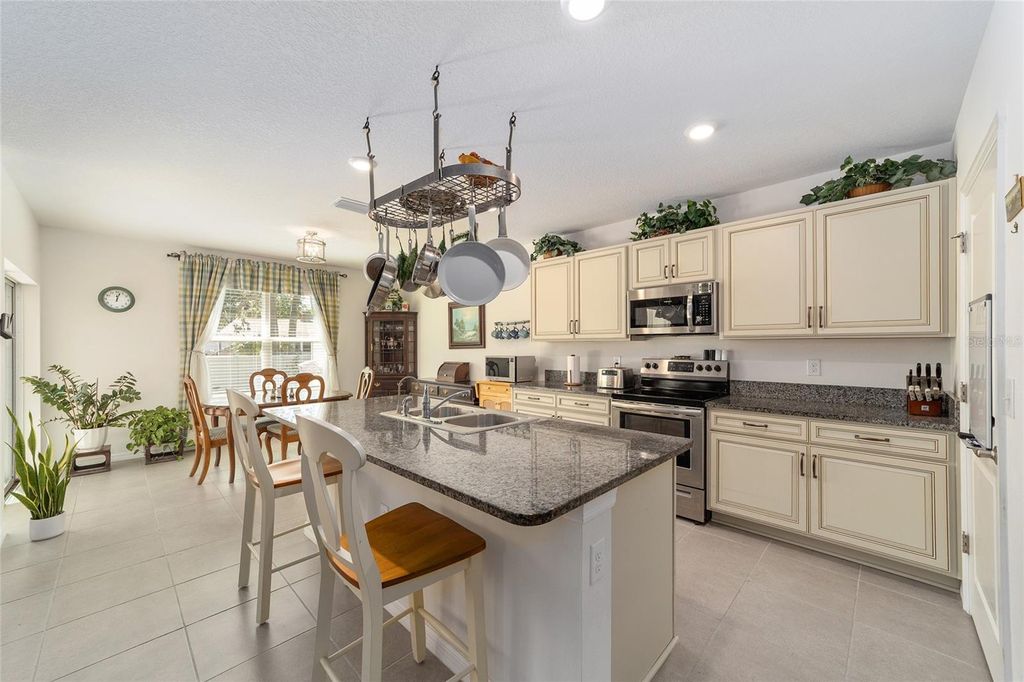 Image 10 of property listing at 4996 NE 14TH PLACE, Ocala, FL 34470