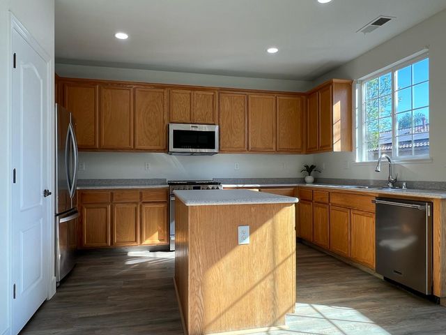 2150 N Rosendo Avenue, Fresno, CA 93722