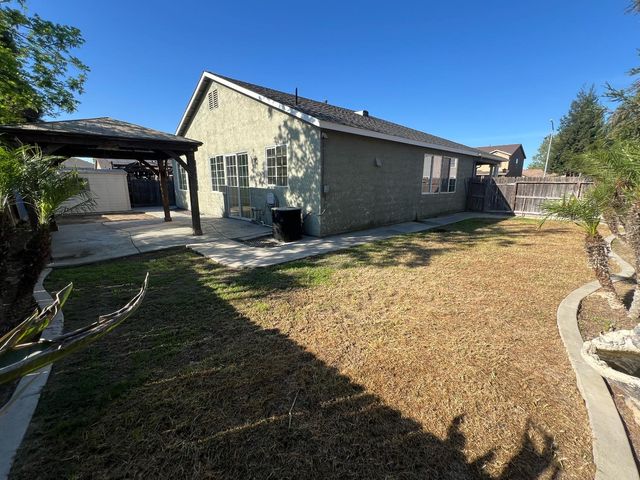 2150 N Rosendo Avenue, Fresno, CA 93722