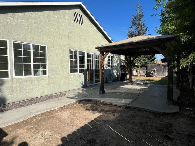 2150 N Rosendo Avenue, Fresno, CA 93722