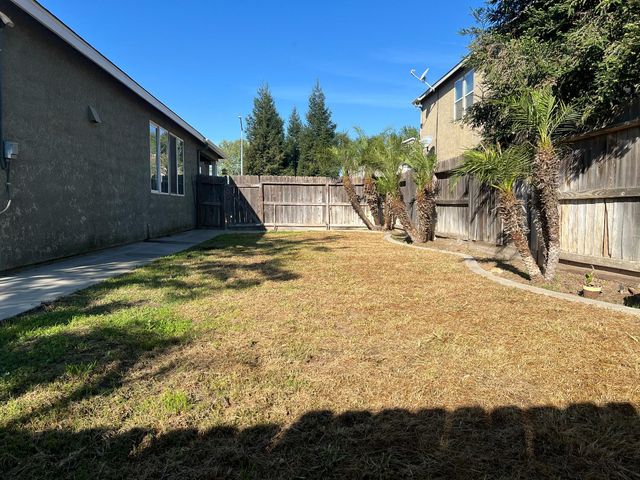 2150 N Rosendo Avenue, Fresno, CA 93722