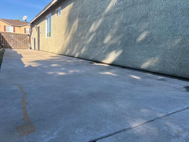 2150 N Rosendo Avenue, Fresno, CA 93722