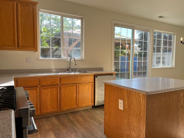 2150 N Rosendo Avenue, Fresno, CA 93722