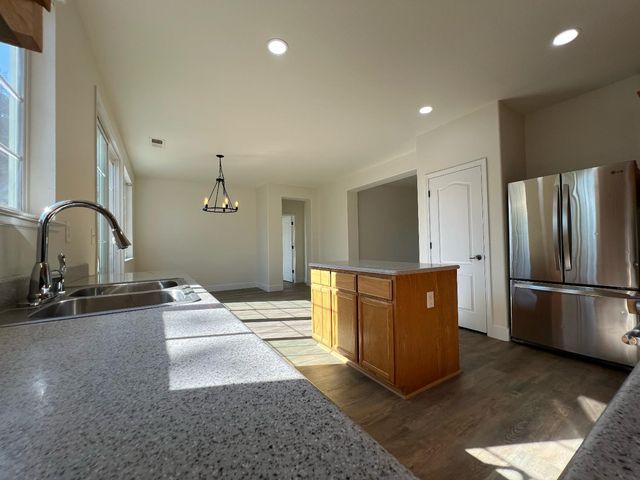 2150 N Rosendo Avenue, Fresno, CA 93722