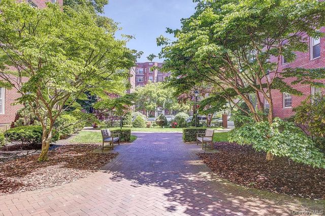 76-36 113 Street 6F, Forest Hills, NY 11375