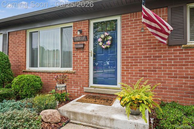 38729 Northfield Avenue, Livonia, MI 48150