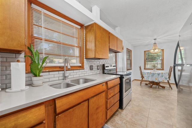 615 N Redbarn, Wichita, KS 67212
