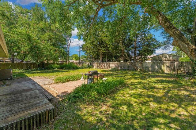 615 N Redbarn, Wichita, KS 67212
