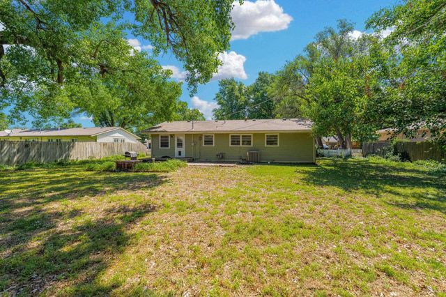 615 N Redbarn, Wichita, KS 67212