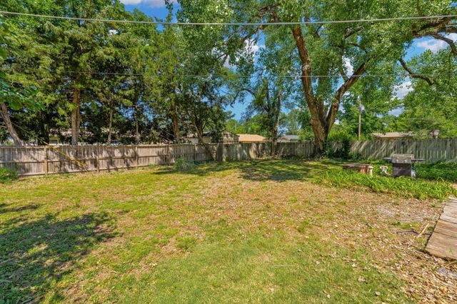 615 N Redbarn, Wichita, KS 67212