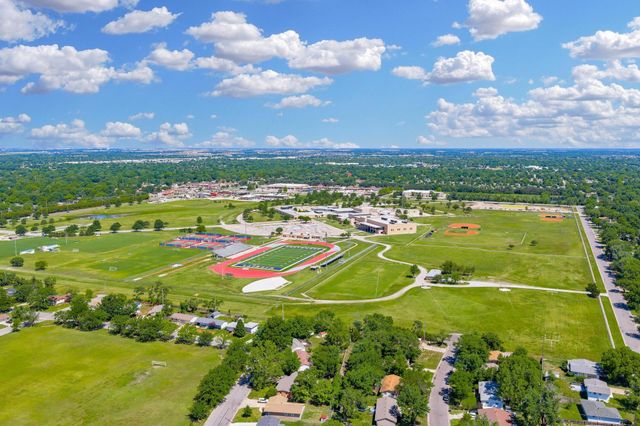 615 N Redbarn, Wichita, KS 67212