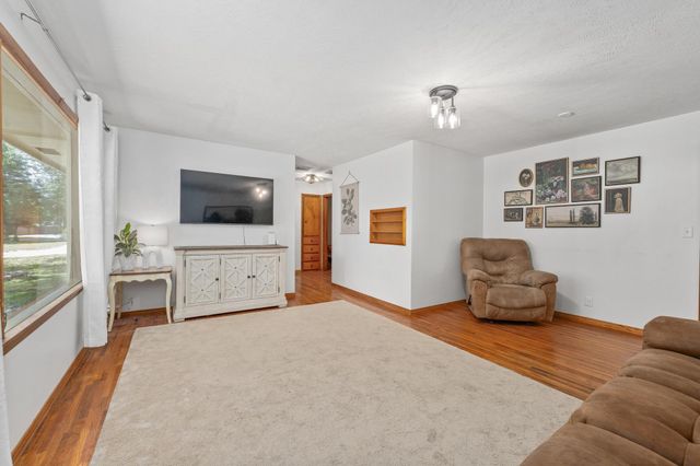 615 N Redbarn, Wichita, KS 67212