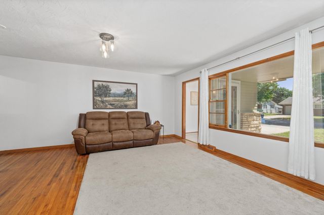615 N Redbarn, Wichita, KS 67212