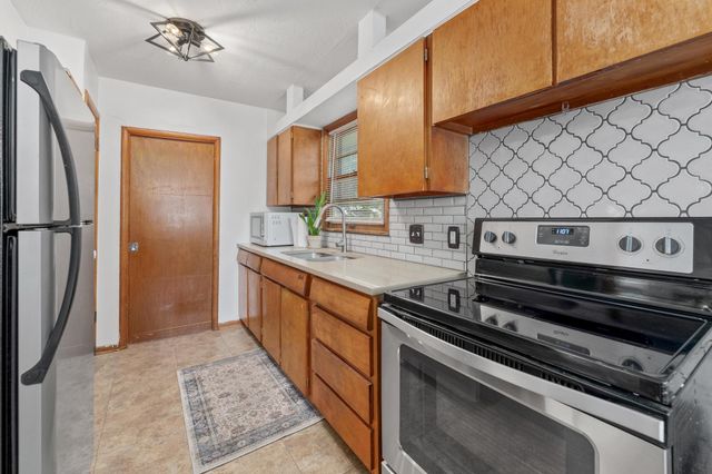 615 N Redbarn, Wichita, KS 67212