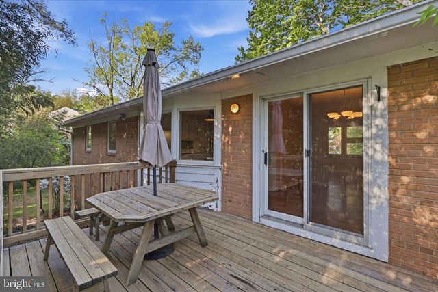 8104 HAWTHORNE CT, Bethesda, MD 20817